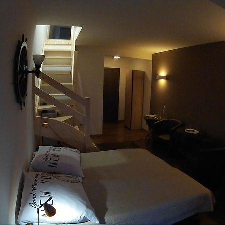 Dolphin House Bed & Breakfast เวบา ภายนอก รูปภาพ