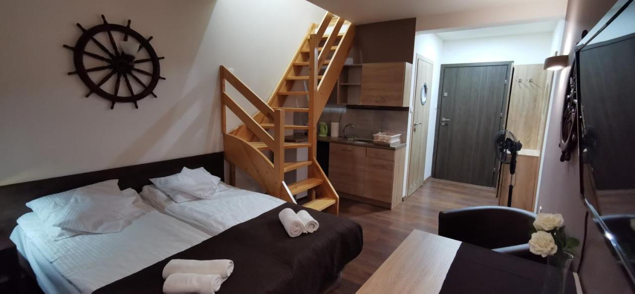 Dolphin House Bed & Breakfast เวบา ภายนอก รูปภาพ