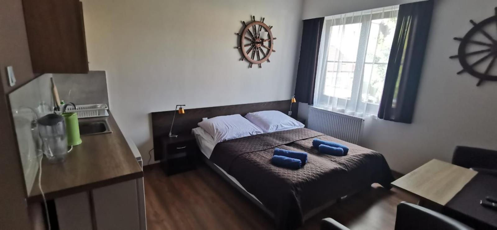 Dolphin House Bed & Breakfast เวบา ภายนอก รูปภาพ