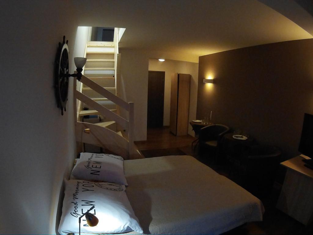 Dolphin House Bed & Breakfast เวบา ภายนอก รูปภาพ