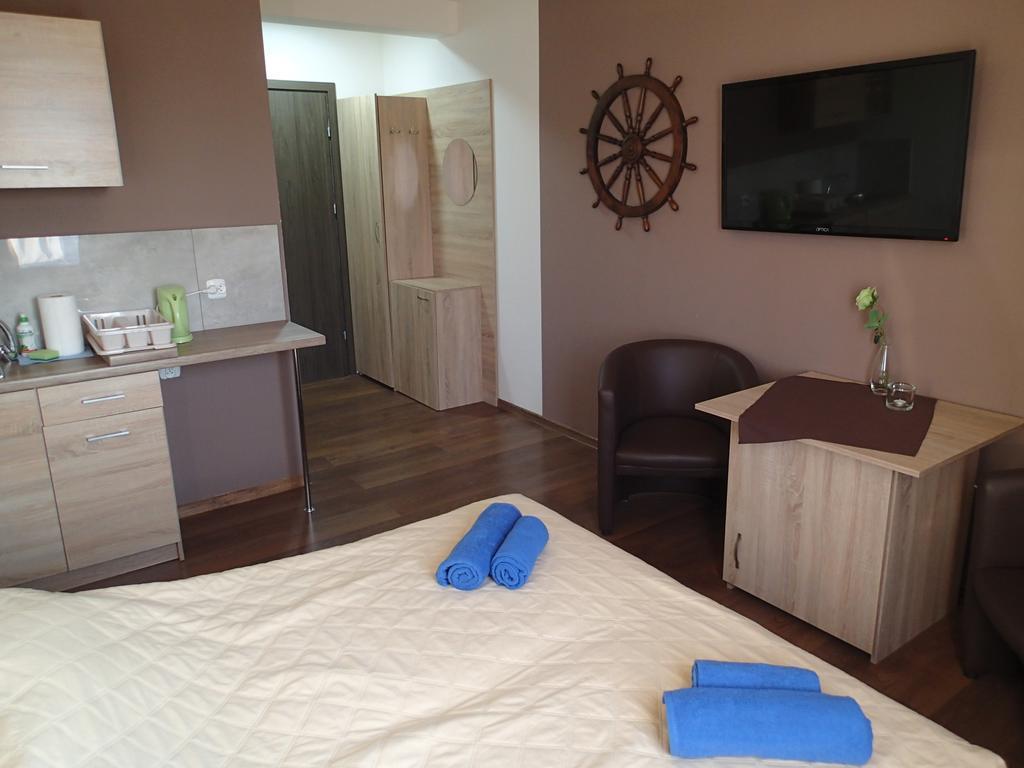 Dolphin House Bed & Breakfast เวบา ภายนอก รูปภาพ